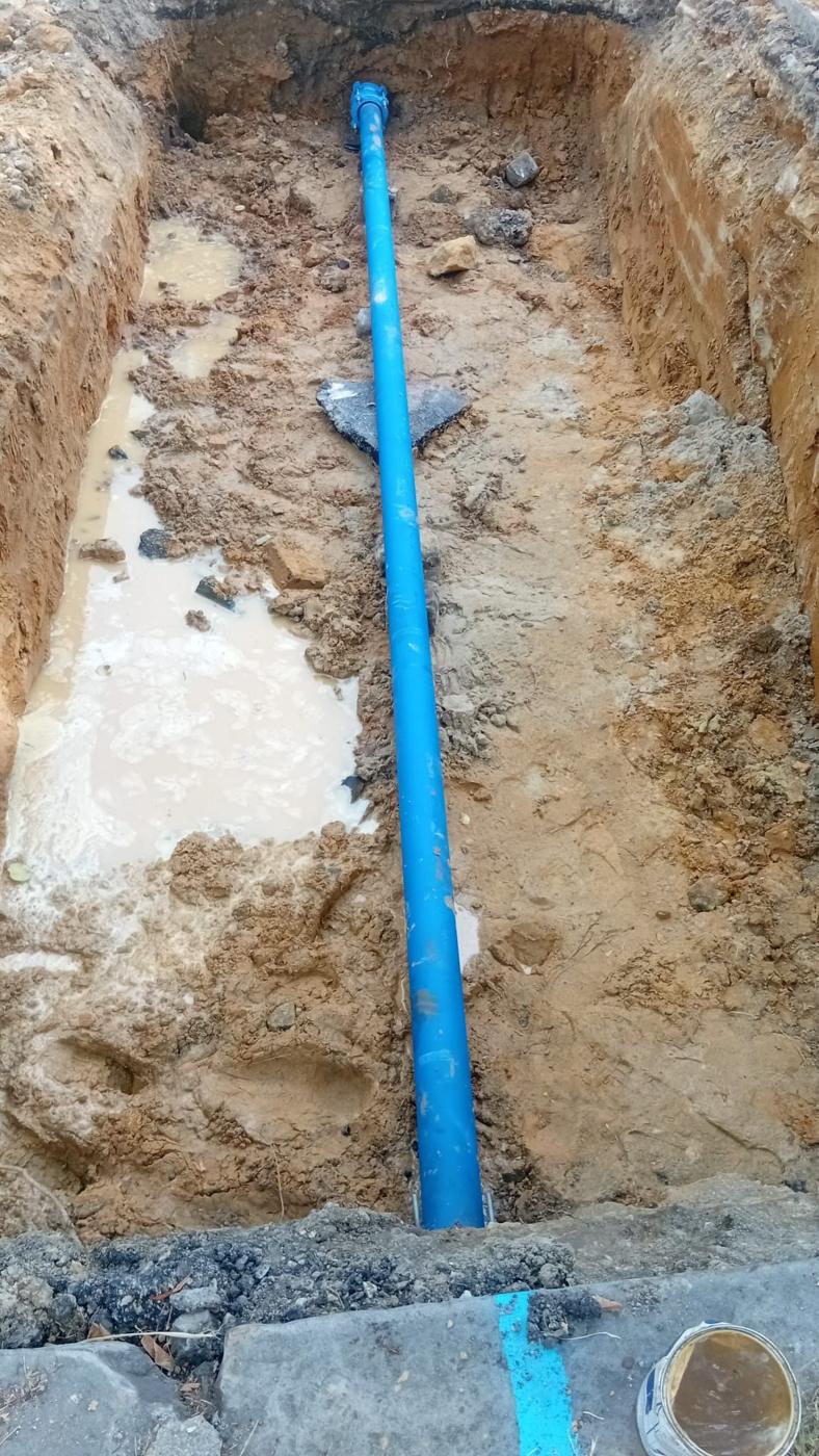 Nouvelle conduite bleue posée en fouille